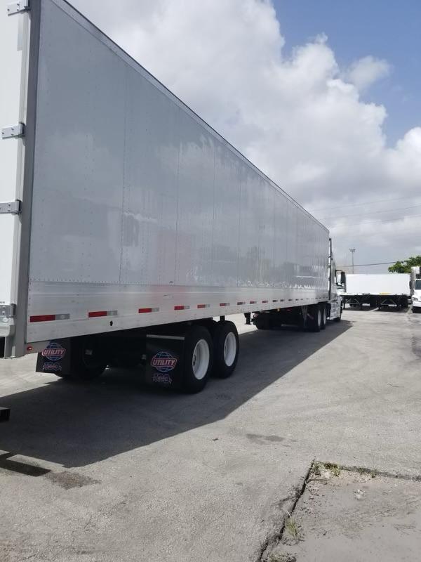 Semi truck trailer for freight transportation managed by Dynamic 305 Logistics freight brokerage in Miami